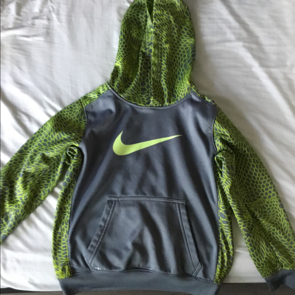 Nike boys dri fit hooded Sweater size 6